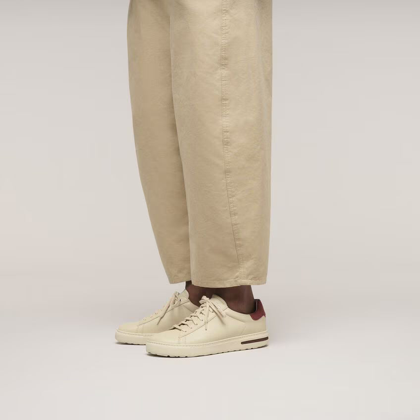 Bend Low Leather - Eggshell/Zinfandel (Women)